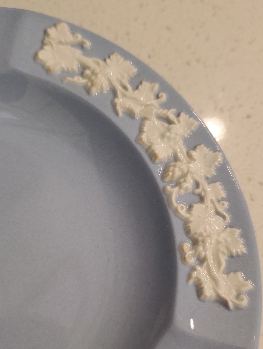 Wedgwood Embossed Cream on Lavender Shell Edge 3 Slot Small Ashtray - Picture 6 of 7